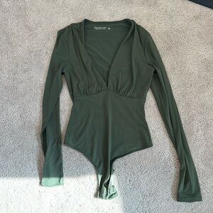 ABERCROMBIE & FITCH - Soft A&F Collection - V-Neck Bodysuit - Olive - S
